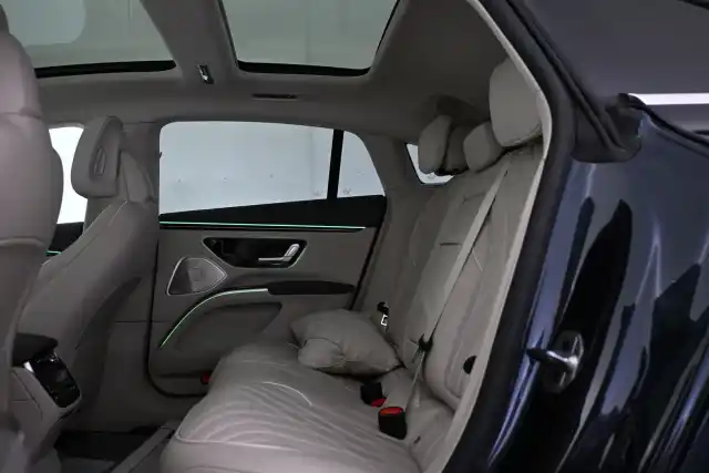 Sininen Sedan, Mercedes-Benz EQS – VAR-01786