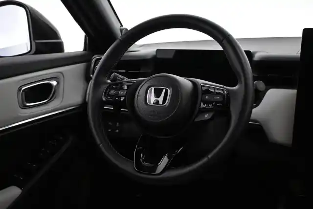Musta Maastoauto, Honda e:Ny1 – VAR-01794