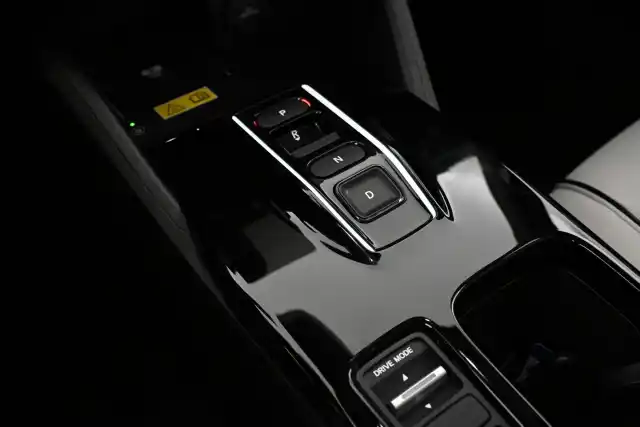 Musta Maastoauto, Honda e:Ny1 – VAR-01794