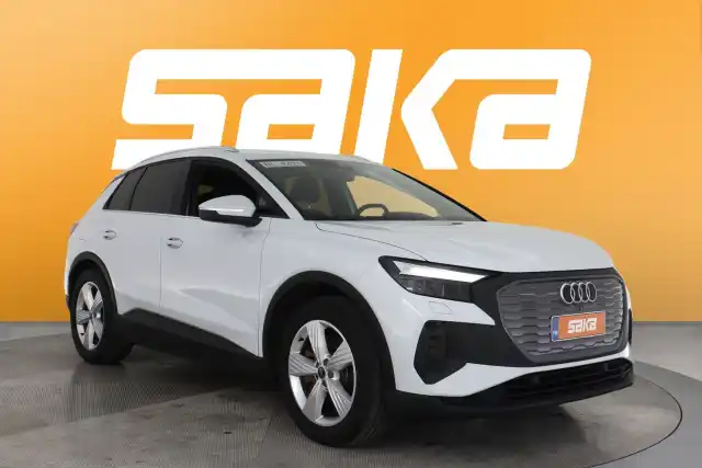 Valkoinen Maastoauto, Audi Q4 e-tron – VAR-01805