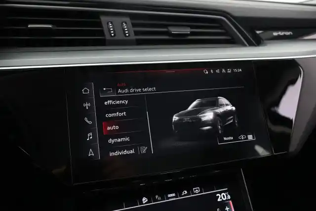 Harmaa Maastoauto, Audi e-tron – VAR-01829