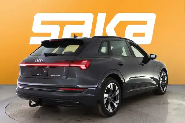 Harmaa Maastoauto, Audi e-tron – VAR-01829