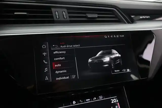 Harmaa Maastoauto, Audi e-tron – VAR-01829