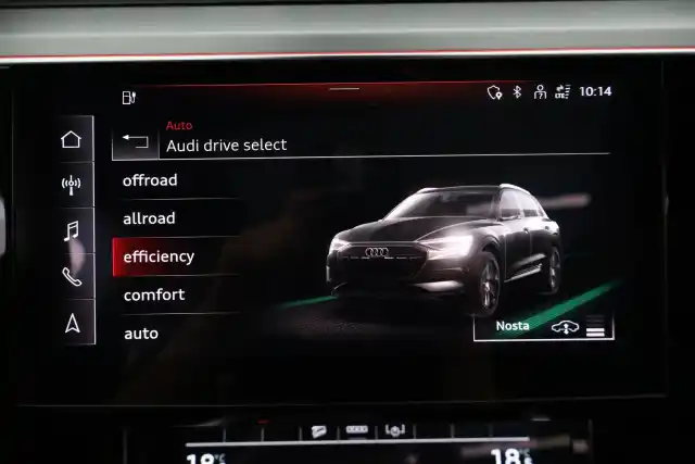 Musta Maastoauto, Audi e-tron – VAR-018302