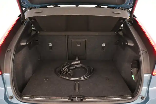 Sininen Maastoauto, Volvo C40 – VAR-01936