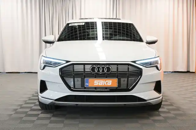 Harmaa Viistoperä, Audi e-tron – VAR-019458