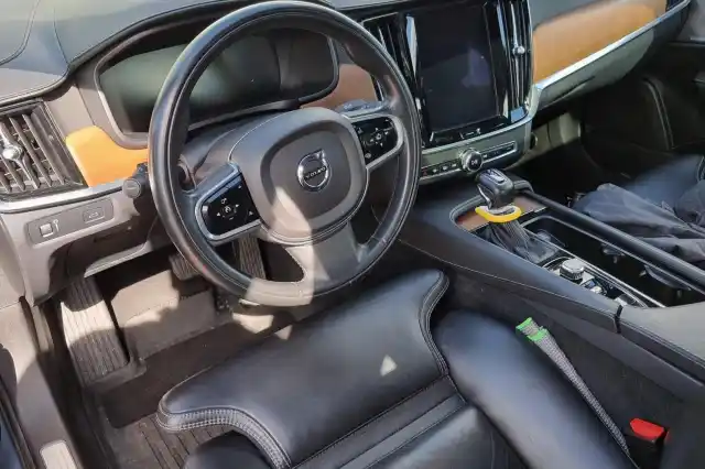 Sininen Sedan, Volvo S90 – VAR-02055