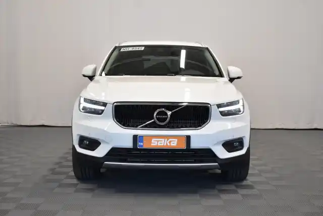 Valkoinen Maastoauto, Volvo XC40 – VAR-02158