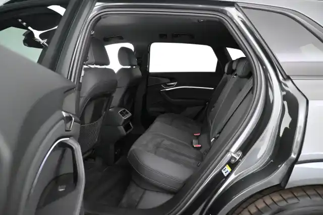 Harmaa Maastoauto, Audi Q8 e-tron – VAR-02191