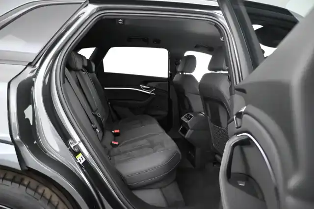 Harmaa Maastoauto, Audi Q8 e-tron – VAR-02191