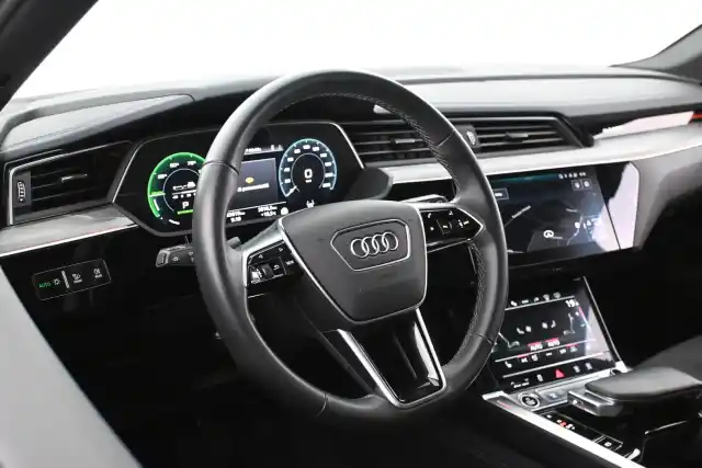 Harmaa Maastoauto, Audi Q8 e-tron – VAR-02191