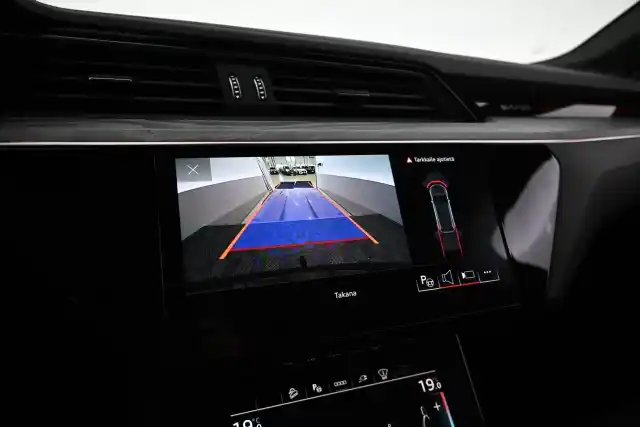 Harmaa Maastoauto, Audi Q8 e-tron – VAR-02191