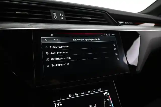 Harmaa Maastoauto, Audi Q8 e-tron – VAR-02191