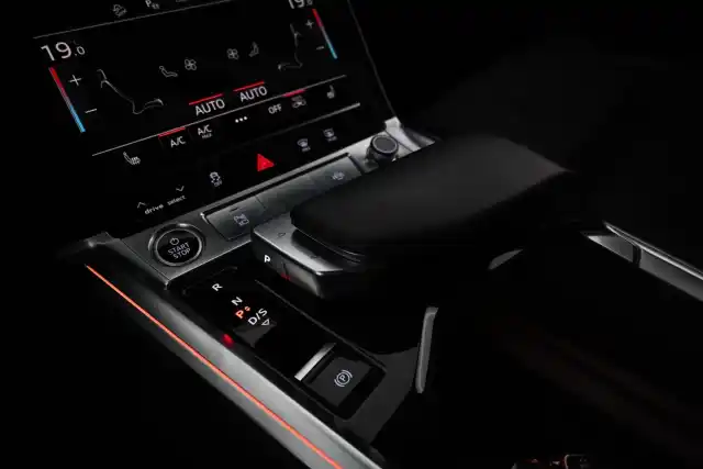 Harmaa Maastoauto, Audi Q8 e-tron – VAR-02191