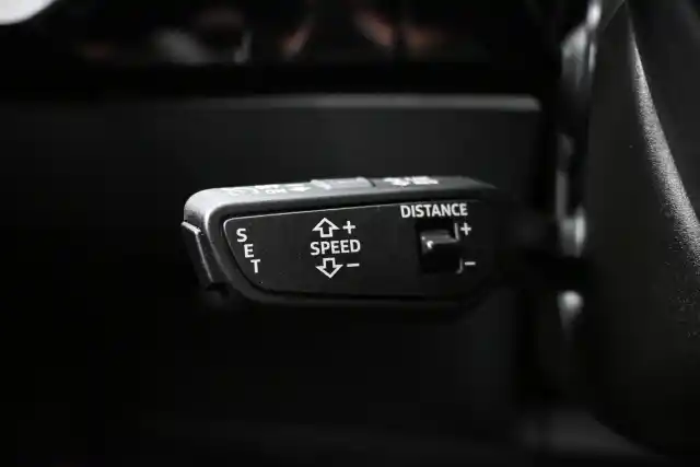 Harmaa Maastoauto, Audi Q8 e-tron – VAR-02191