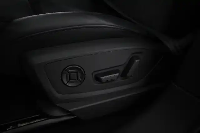 Harmaa Maastoauto, Audi Q8 e-tron – VAR-02191