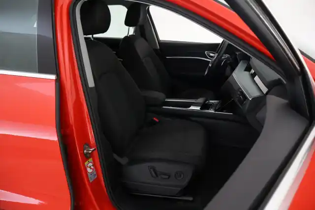  Maastoauto, Audi e-tron – VAR-023704