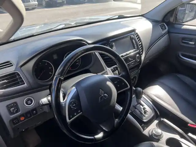 Harmaa Pakettiauto, Mitsubishi L200 – VAR-02375