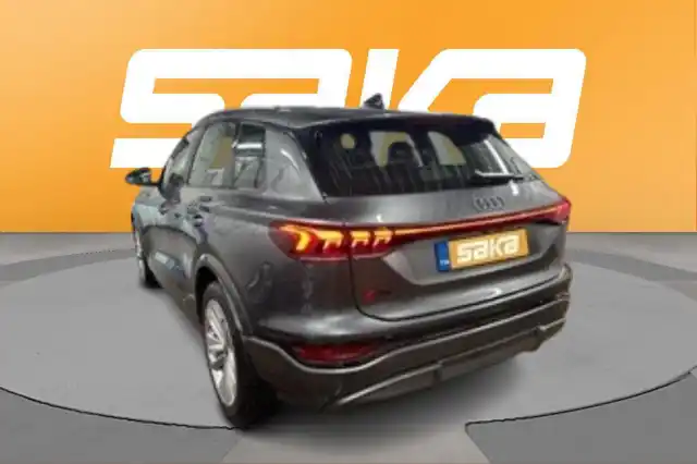 Harmaa Maastoauto, Audi Q6 e-tron – VAR-02381