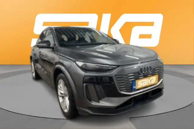 Harmaa Maastoauto, Audi Q6 e-tron – VAR-02381