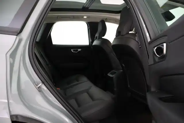 Harmaa Maastoauto, Volvo XC60 – VAR-02394