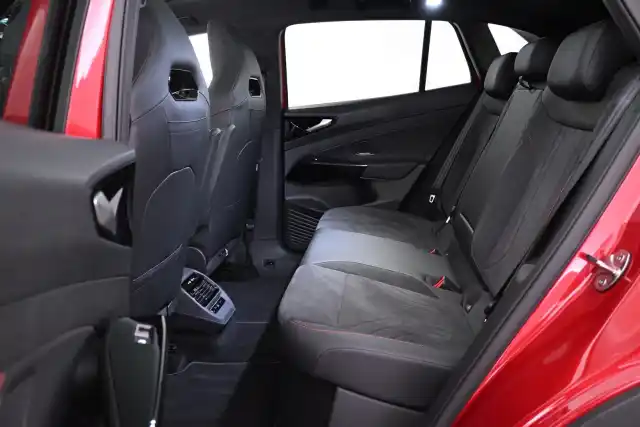 punainen Maastoauto, Volkswagen ID.4 – VAR-02418