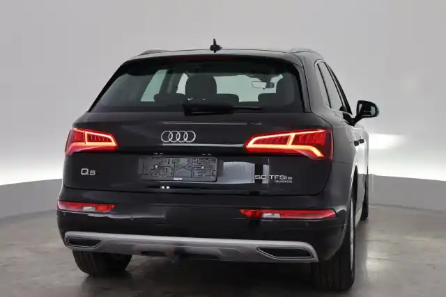 Musta Maastoauto, Audi Q5 – VAR-02514