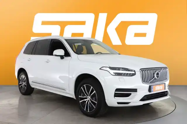 Valkoinen Maastoauto, Volvo XC90 – VAR-02555