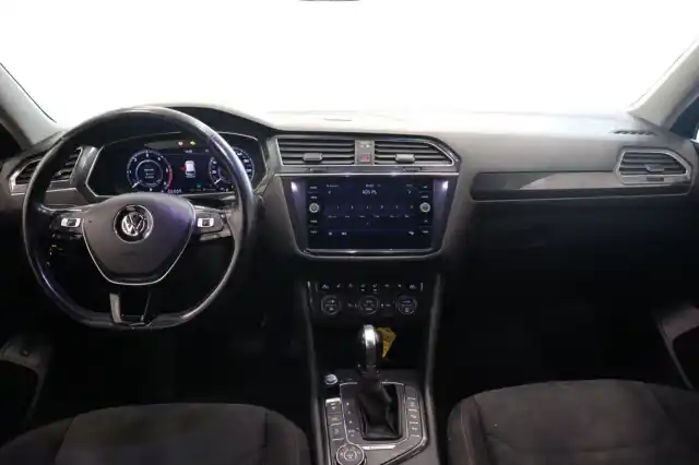 Harmaa Maastoauto, Volkswagen Tiguan Allspace – VAR-02559