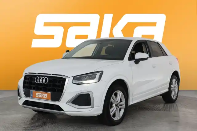 Valkoinen Maastoauto, Audi Q2 – VAR-02610