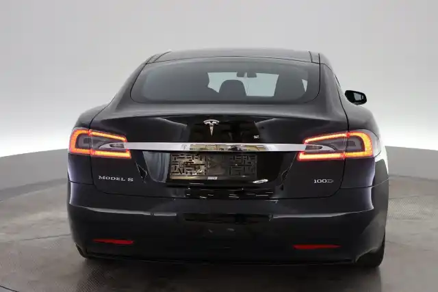 Musta Sedan, Tesla Model S – VAR-02636