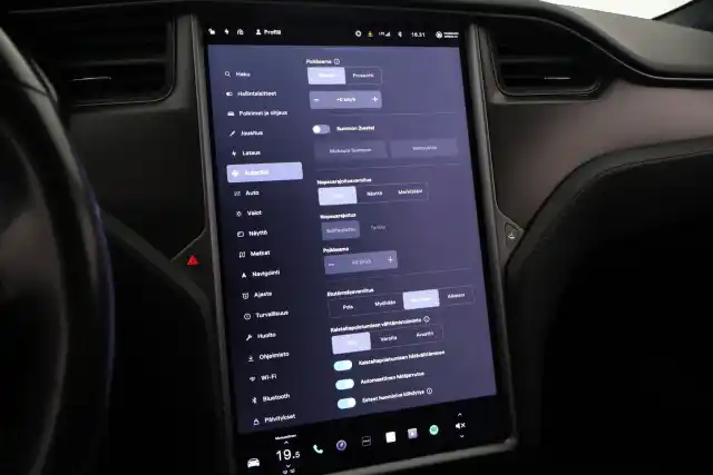 Musta Sedan, Tesla Model S – VAR-02636