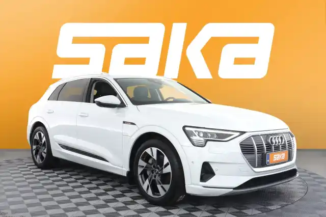 Valkoinen Maastoauto, Audi e-tron – VAR-02637