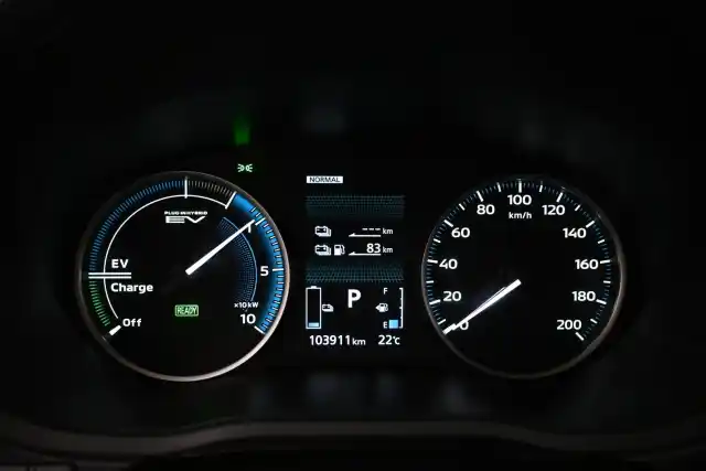 valkoinen Maastoauto, Mitsubishi Eclipse Cross – VAR-027447