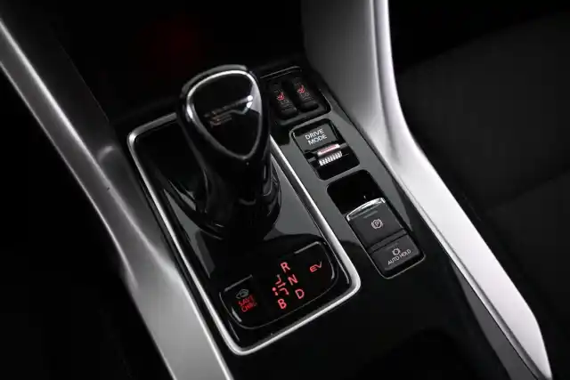 valkoinen Maastoauto, Mitsubishi Eclipse Cross – VAR-027447