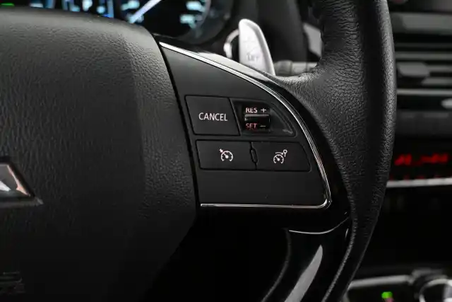 valkoinen Maastoauto, Mitsubishi Eclipse Cross – VAR-027447