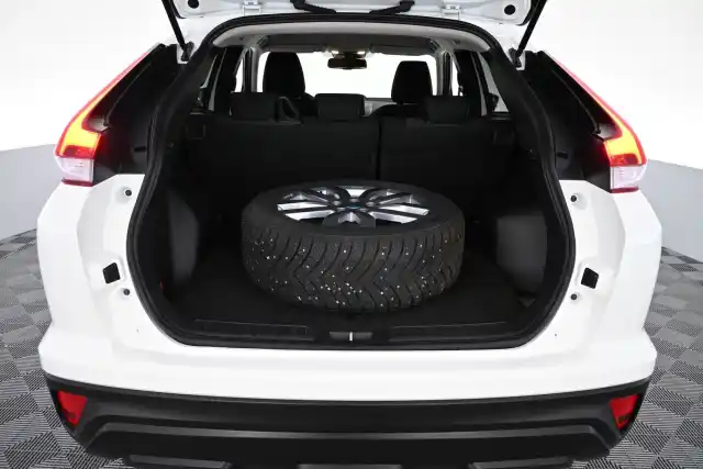 valkoinen Maastoauto, Mitsubishi Eclipse Cross – VAR-027447