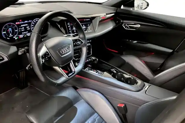 Valkoinen Coupe, Audi e-tron GT – VAR-02788