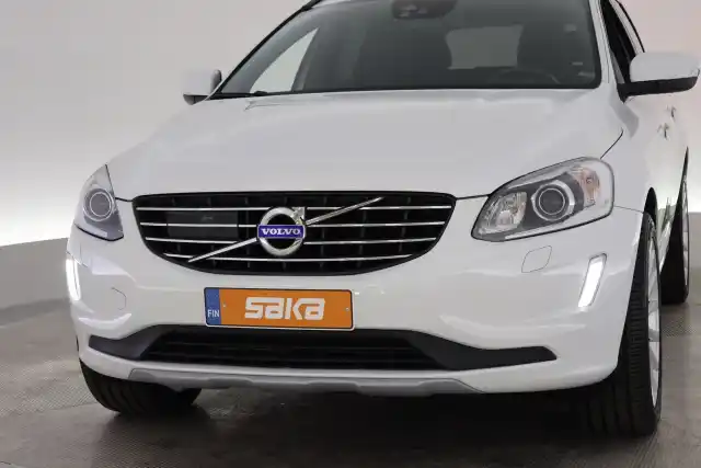 Valkoinen Maastoauto, Volvo XC60 – VAR-02823