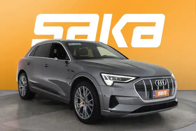 Harmaa Maastoauto, Audi e-tron – VAR-02851