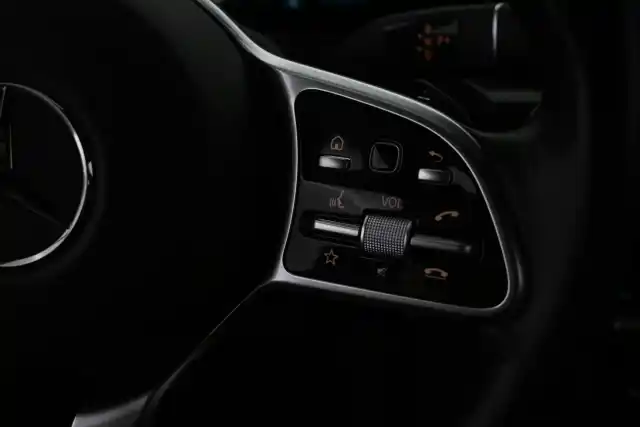 Harmaa Maastoauto, Mercedes-Benz EQC – VAR-02880
