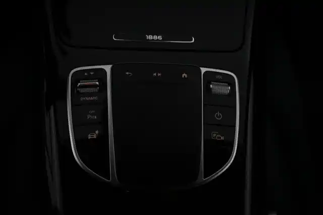 Harmaa Maastoauto, Mercedes-Benz EQC – VAR-02880