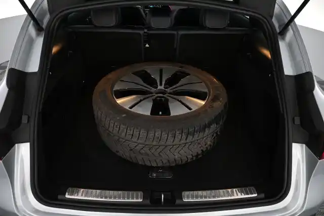 Harmaa Maastoauto, Mercedes-Benz EQC – VAR-02880