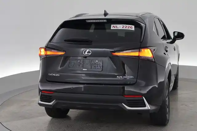 Musta Maastoauto, Lexus NX – VAR-02889