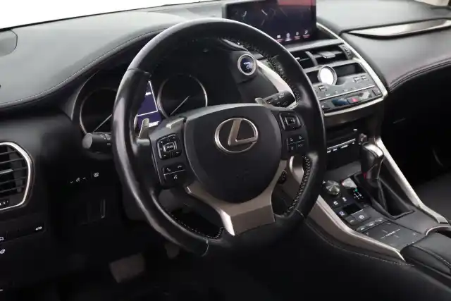 Musta Maastoauto, Lexus NX – VAR-02889