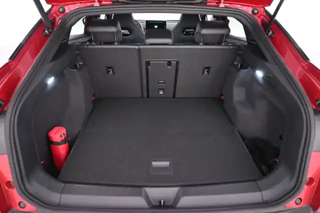 Punainen Maastoauto, Volkswagen ID.5 – VAR-02918