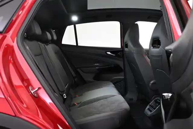 Punainen Maastoauto, Volkswagen ID.5 – VAR-02918
