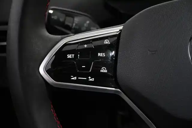 Punainen Maastoauto, Volkswagen ID.5 – VAR-02918