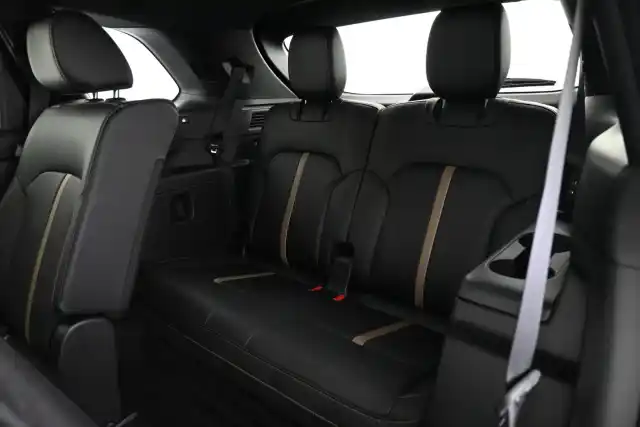 Harmaa Maastoauto, Mazda CX-80 – VAR-02946