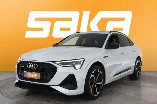 Valkoinen Maastoauto, Audi e-tron – VAR-03056